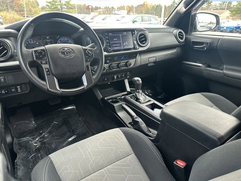 Used 2021 Toyota Tacoma TRD Off-Road image 8