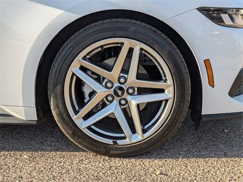 Used 2024 Ford Mustang image 10