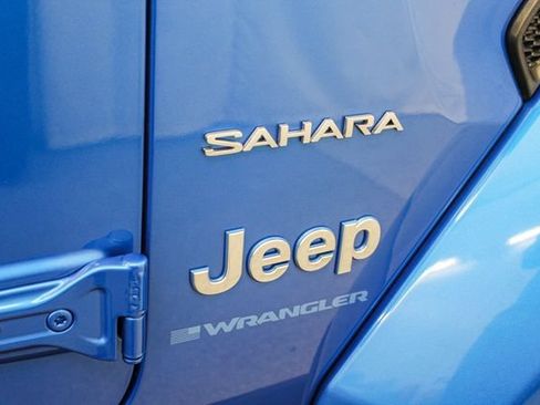 Used 2024 Jeep Wrangler Unlimited Sahara w/ Safety Group AWD/4WD image 14