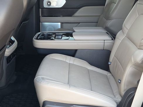 Used 2024 Lincoln Navigator Reserve image 16