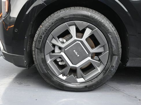 Used 2025 Kia Carnival SX image 9