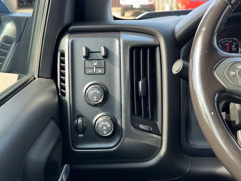 Used 2018 Chevrolet Silverado 1500 LT w/ All Star Edition AWD/4WD image 34