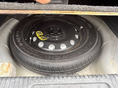 Used 2009 Volkswagen Eos Lux FWD image 37