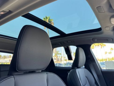 Certified 2026 Volvo XC60 B5 Core w/ Climate Package PRO AWD/4WD image 17