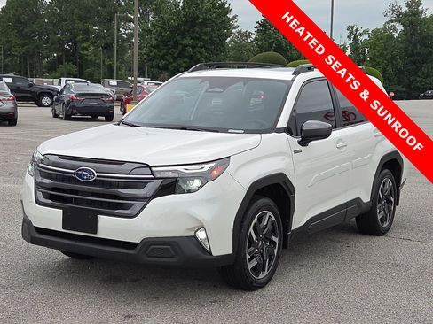 Used 2025 Subaru Forester Premium AWD/4WD image 2