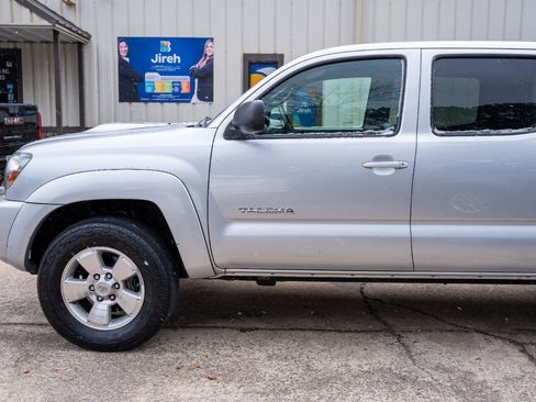 Used 2011 Toyota Tacoma TRD Off Road Double Cab 6' Bed image 6
