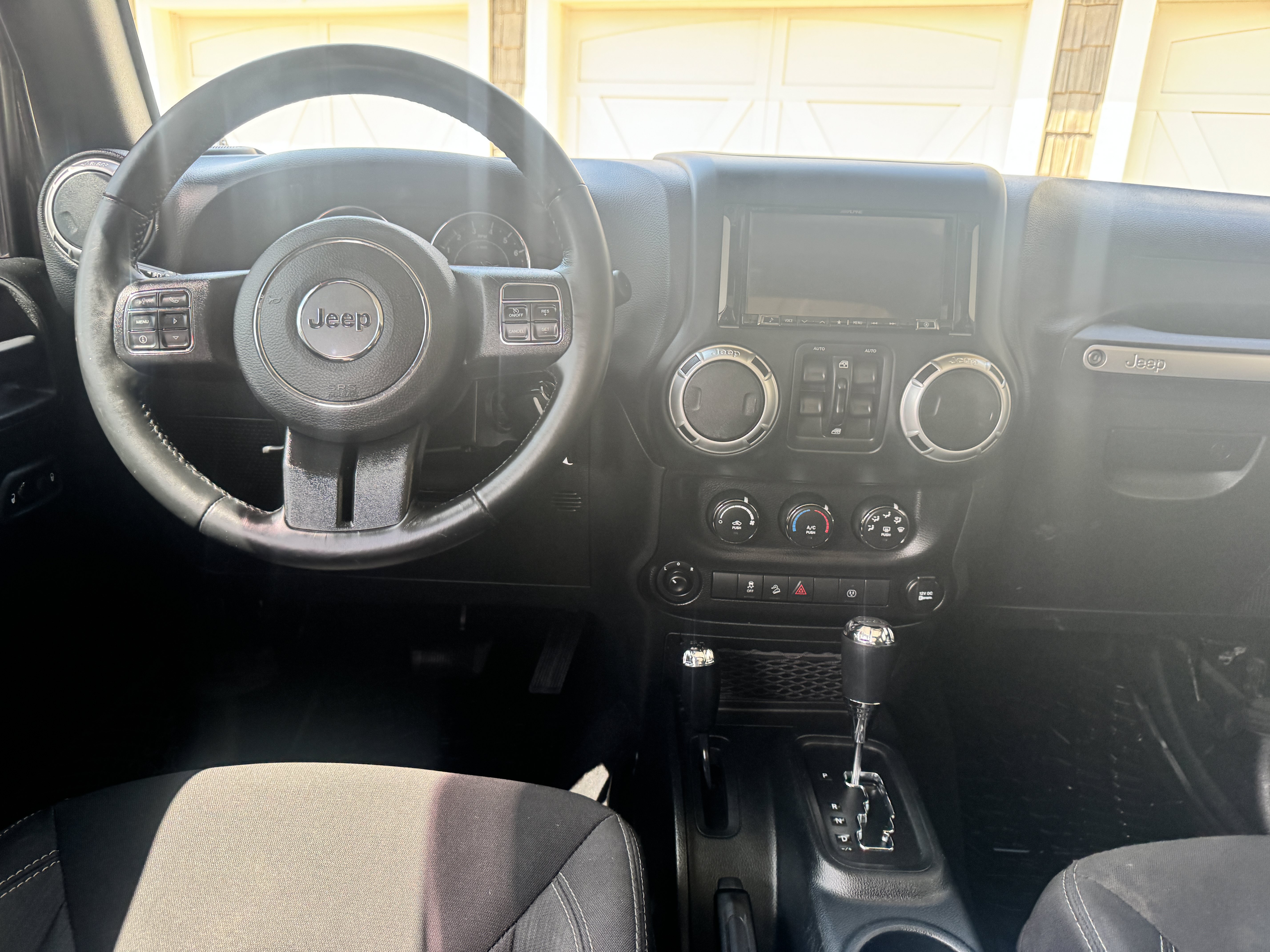 Used 2018 Jeep Wrangler Unlimited Sahara w/ Connectivity Group AWD/4WD image 16