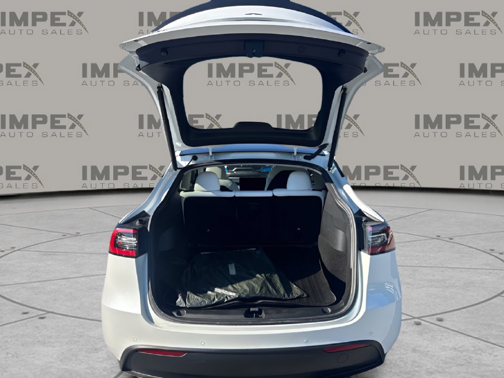 Used 2022 Tesla Model Y Performance AWD/4WD image 29