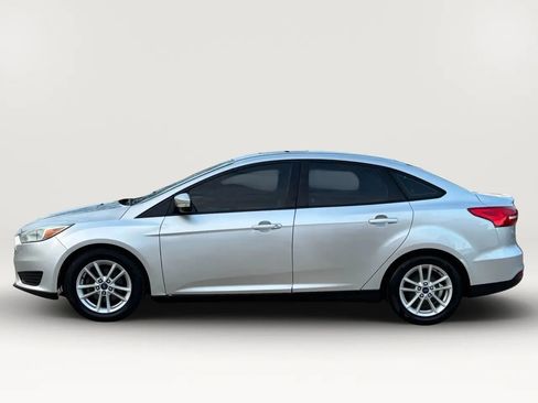 Used 2015 Ford Focus SE image 2