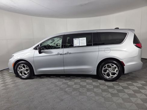 Certified 2024 Chrysler Pacifica Limited image 8