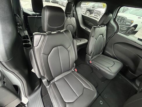 New 2026 Chrysler Pacifica Select image 33