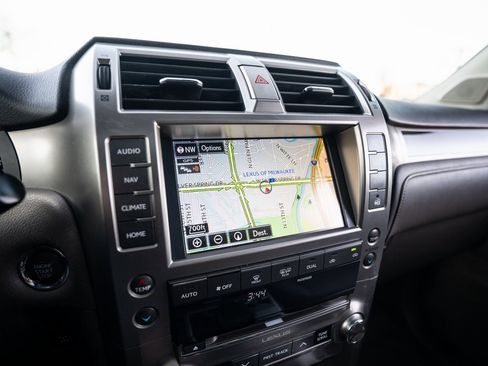 Used 2018 Lexus GX 460 image 24