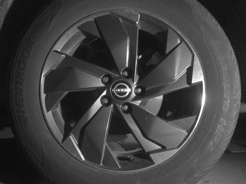 Used 2025 Nissan Rogue SV AWD/4WD image 14