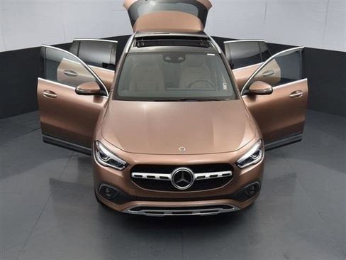 Used 2022 Mercedes-Benz GLA 250 4MATIC w/ Premium Package Lite image 37