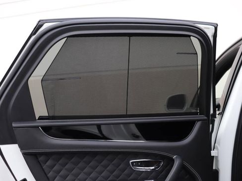 Used 2017 Bentley Bentayga image 78