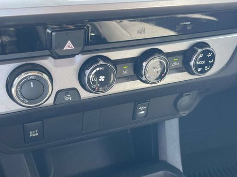 Used 2017 Toyota Tacoma SR5 w/ Tow Package AWD/4WD image 30