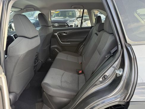 Used 2022 Toyota RAV4 XLE image 17