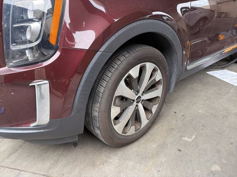 Used 2022 Kia Telluride EX w/ EX Premium Package image 3