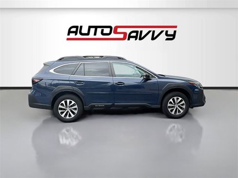 Used 2023 Subaru Outback Premium image 8
