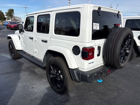 Used 2022 Jeep Wrangler Sahara w/ Cold Weather Group image 4