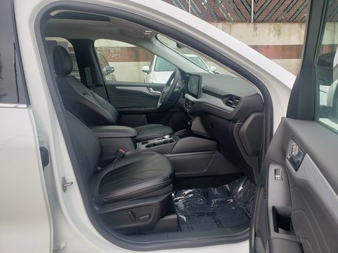 Used 2025 Ford Escape Platinum w/ Premium Technology Package image 19