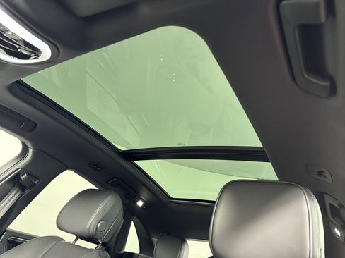 Used 2025 Porsche Macan image 16