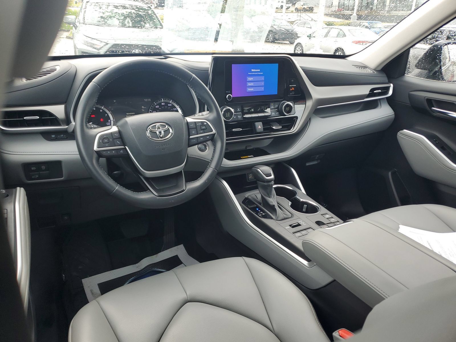 Used 2024 Toyota Highlander XLE AWD/4WD image 10