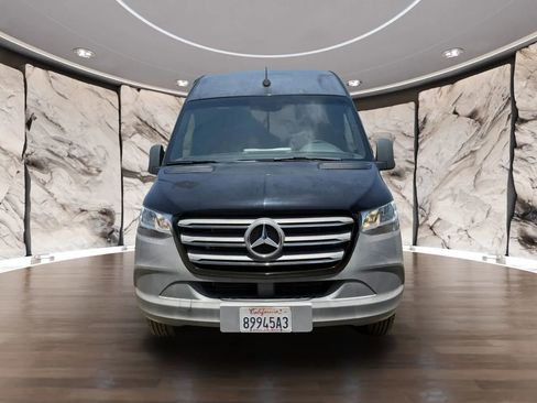 Used 2019 Mercedes-Benz Sprinter 2500 image 2