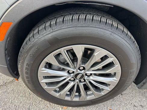 Used 2025 Cadillac XT4 Premium Luxury image 10