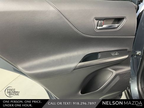 Used 2023 Toyota Venza XLE image 39