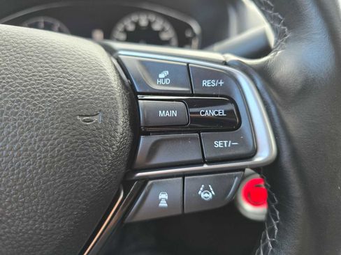 Used 2018 Honda Accord Touring image 32