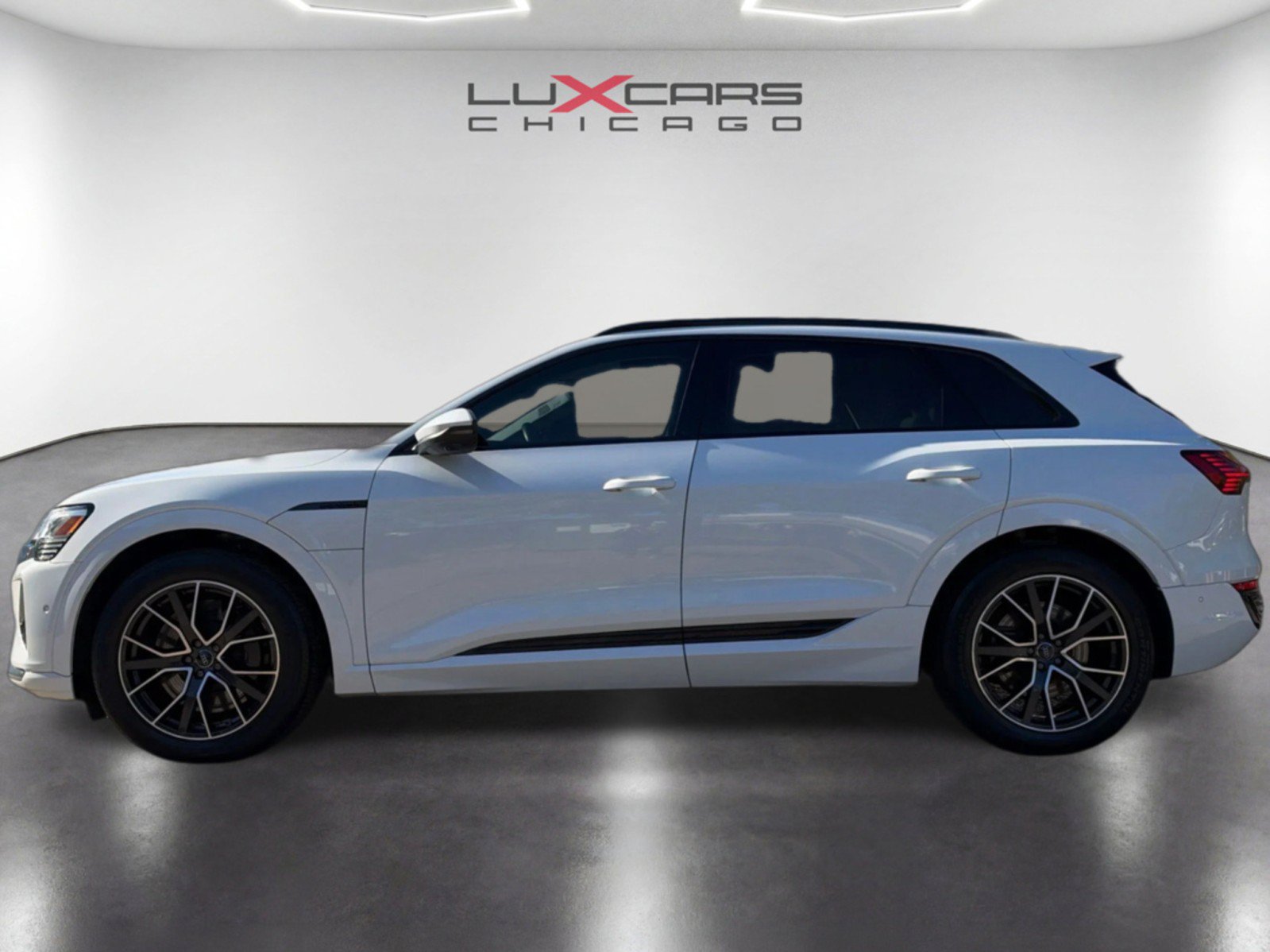 Used 2024 Audi Q8 e-tron Premium Plus w/ Premium Plus Package AWD/4WD image 8