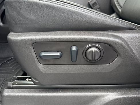 Used 2022 Chevrolet Silverado 3500 High Country image 19