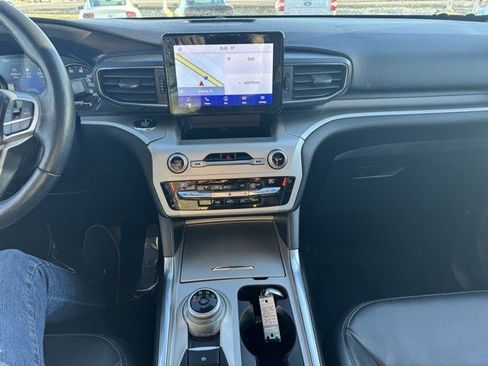 Used 2021 Ford Explorer XLT w/ Equipment Group 202A image 17