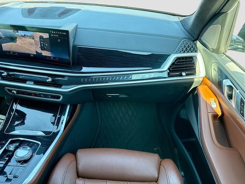 Used 2023 BMW X7 xDrive40i w/ Executive Package image 19