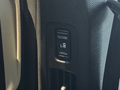 Used 2025 Honda Odyssey EX-L image 16