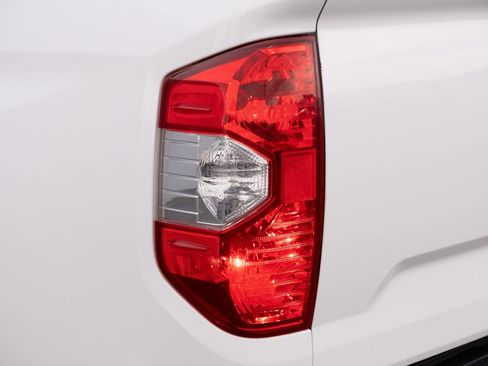 Used 2017 Toyota Tundra SR5 w/ SR5 Upgrade Package image 22