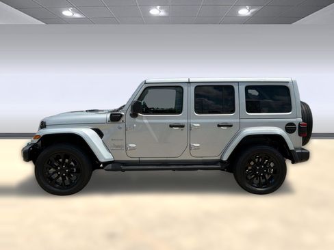 Used 2023 Jeep Wrangler Unlimited Sahara w/ Cold Weather Group AWD/4WD image 2