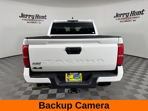 Used 2025 Toyota Tacoma TRD Sport AWD/4WD image 8