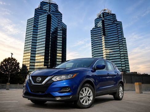 Used 2020 Nissan Rogue Sport S w/ Appearance Package FWD image 1