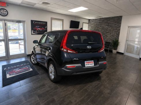 Used 2021 Kia Soul S FWD image 4