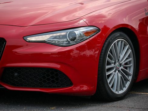 Used 2020 Alfa Romeo Giulia w/ Quick Order Package 22K Sport RWD image 11