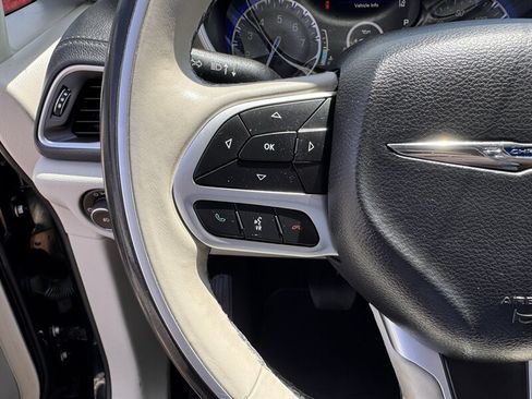 Used 2017 Chrysler Pacifica Limited FWD image 18