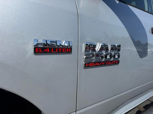 Used 2018 RAM 2500 Tradesman w/ Chrome Appearance Group AWD/4WD image 11