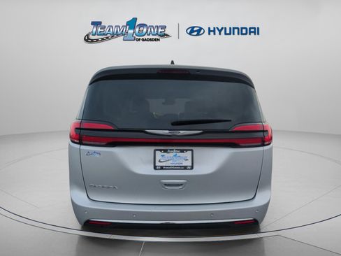 Used 2024 Chrysler Pacifica Touring-L image 7