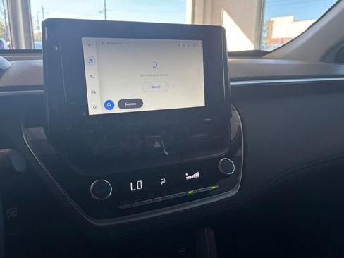 Used 2025 Toyota Corolla Cross LE image 21