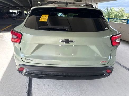 Used 2024 Chevrolet Trax RS FWD image 19
