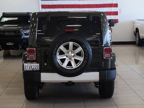 Used 2015 Jeep Wrangler Unlimited Sahara w/ Dual Top Group AWD/4WD image 28