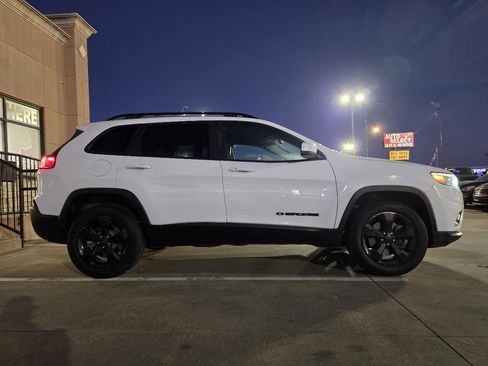 Used 2019 Jeep Cherokee Latitude Plus AWD/4WD image 4
