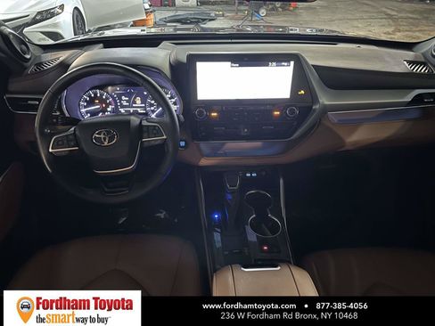 Used 2022 Toyota Highlander Platinum FWD image 16